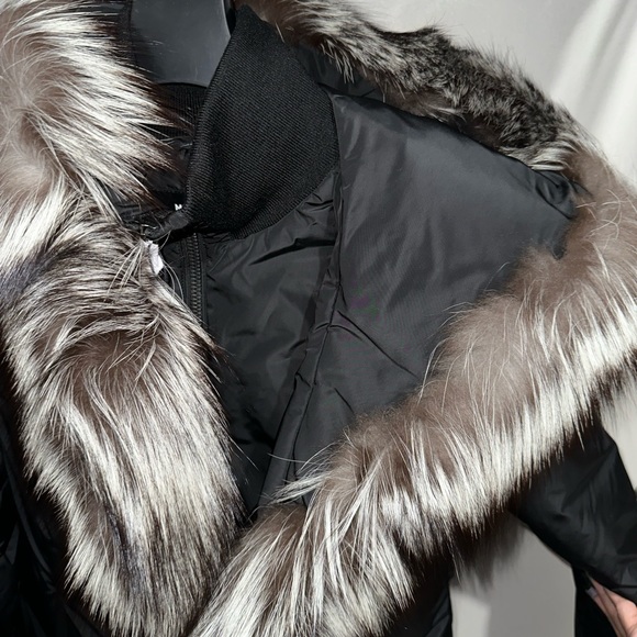 TRISH Powder touch down coat with silver fox fur signature Mackage collar - Picture 3 of 5